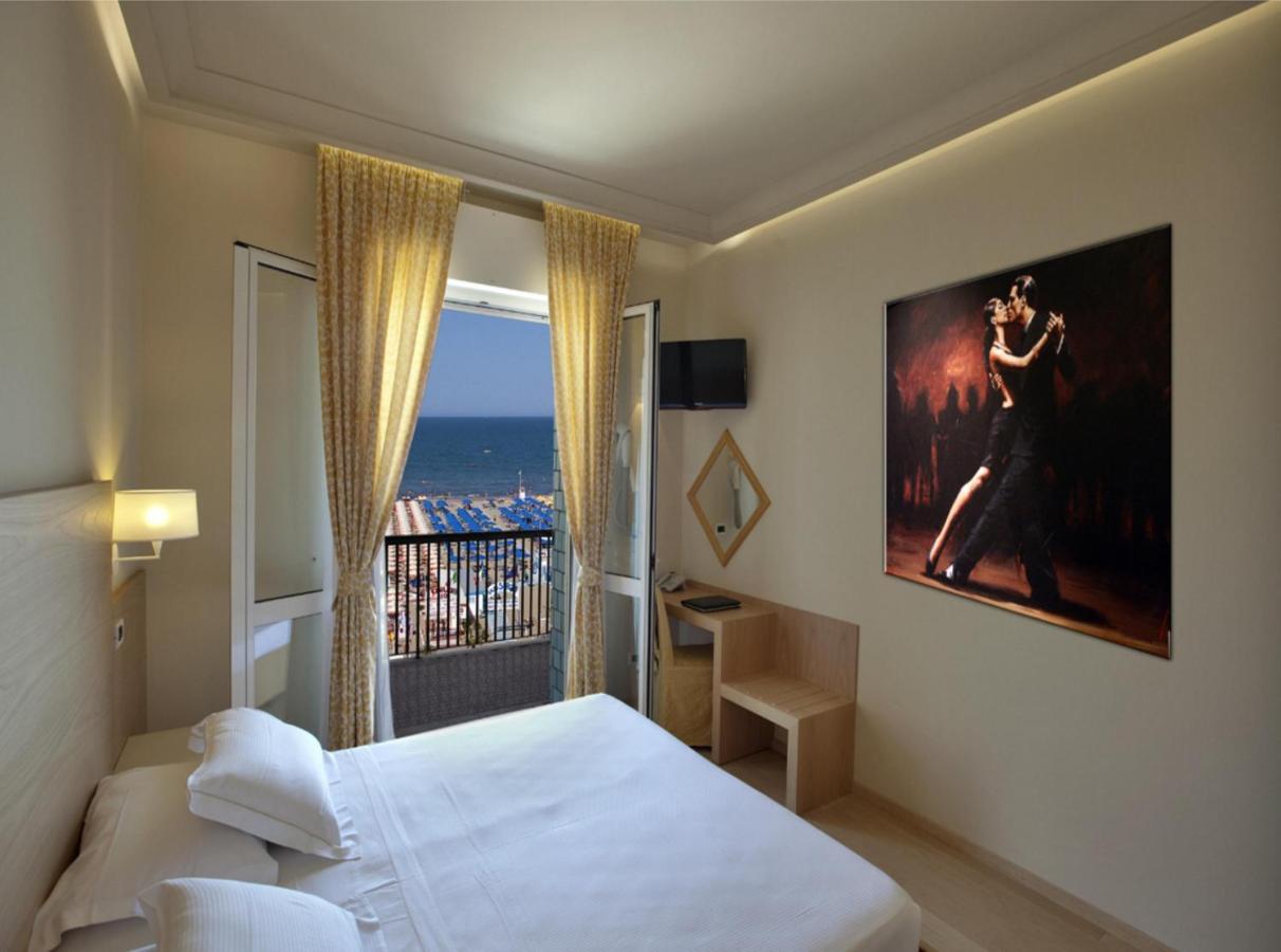 Hotel Ghirlandina Rimini Phòng bức ảnh
